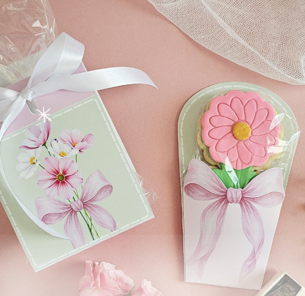 Hand-decorated flower-shaped sugar cookie bouquet by Jeany Cake